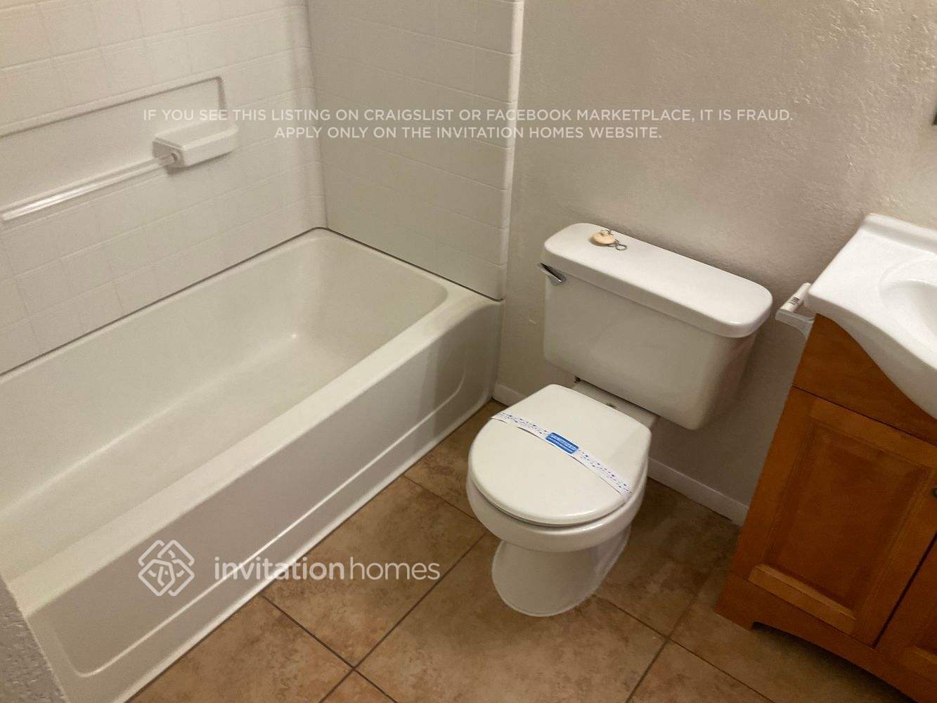 Building Photo - 700 E Quail Ave