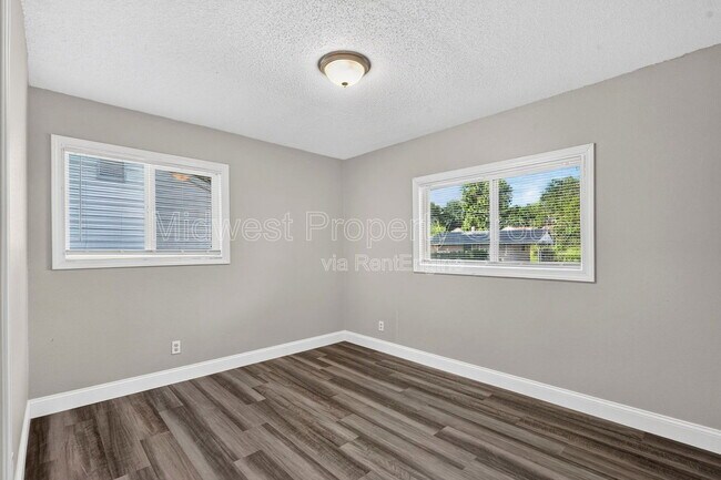Building Photo - 273 Roderick Dr