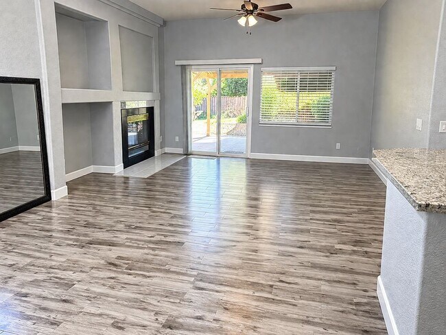Building Photo - 6602 Escallonia Way