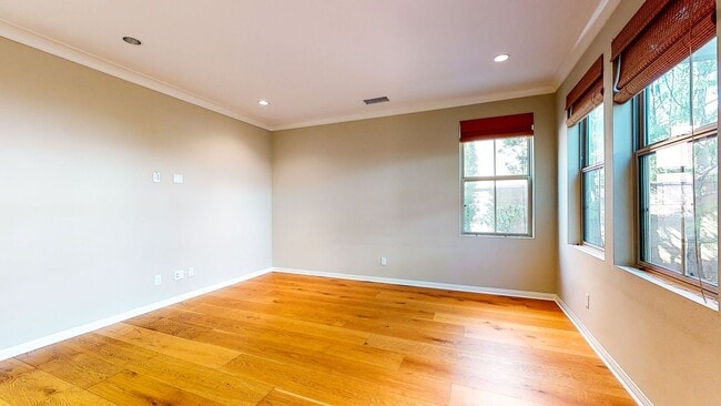 Building Photo - Beautiful Upgraded Stonegate 3 bedroom / 2.5 bath home