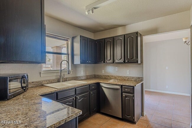 Building Photo - 5717 Saplinas Rd