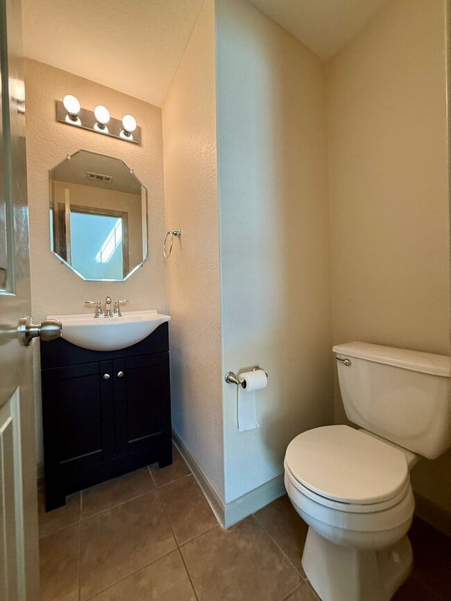 Building Photo - Beautiful 3 bedroom, 2.5 bathroom in Avery...