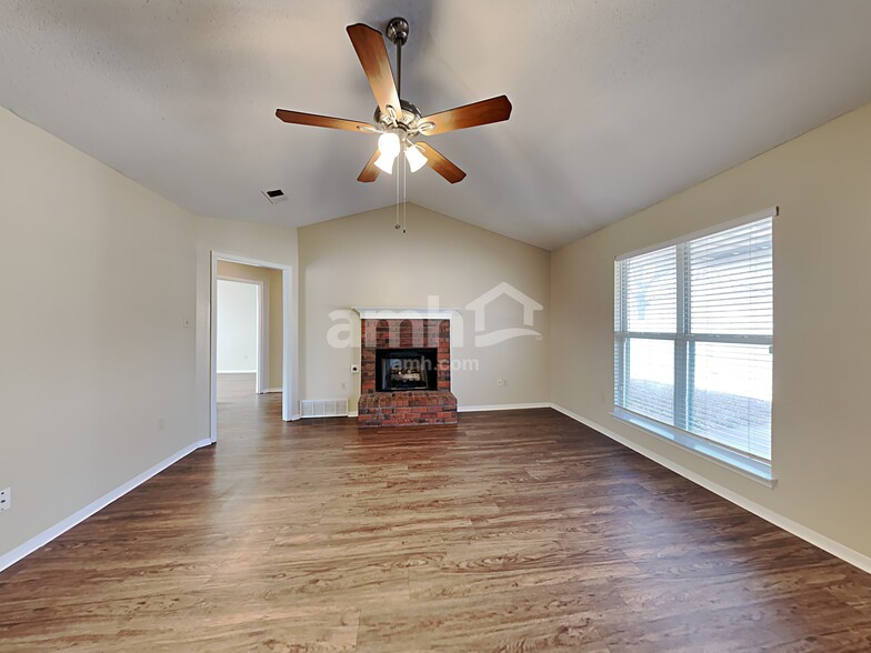 Building Photo - 10452 Kristen Dr S