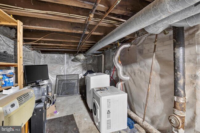 Building Photo - 4107 Ludlow St