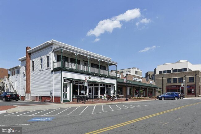 Building Photo - 13358 Sherwood Park Ln