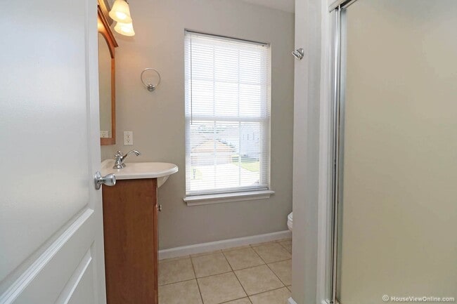 Building Photo - Larkspur Ct 2804/2806