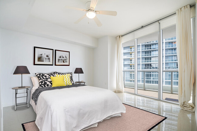 Building Photo - 495 Brickell Ave