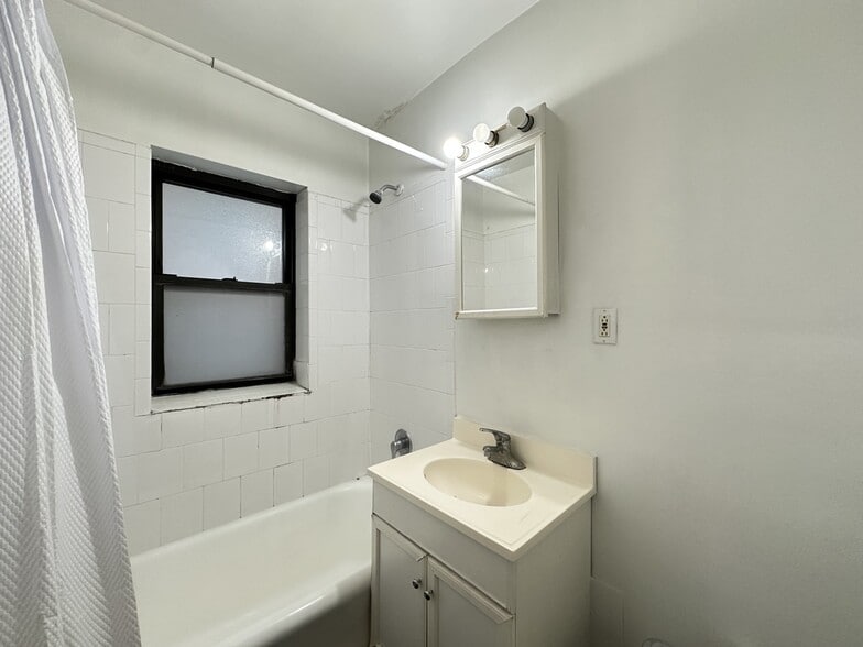 Building Photo - 512 W Arlington Pl