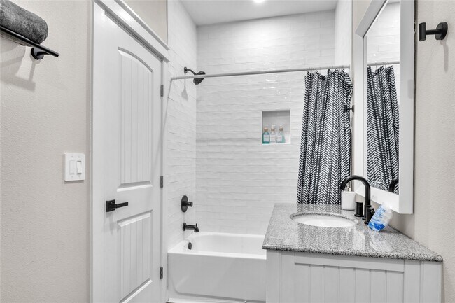 Building Photo - 1079 Cedar Ln