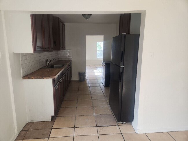 Building Photo - Spacious Centrally Located Home