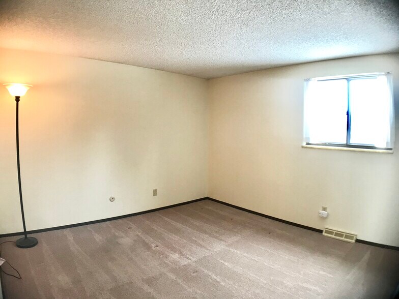 Building Photo - 1143 Ulmus Dr