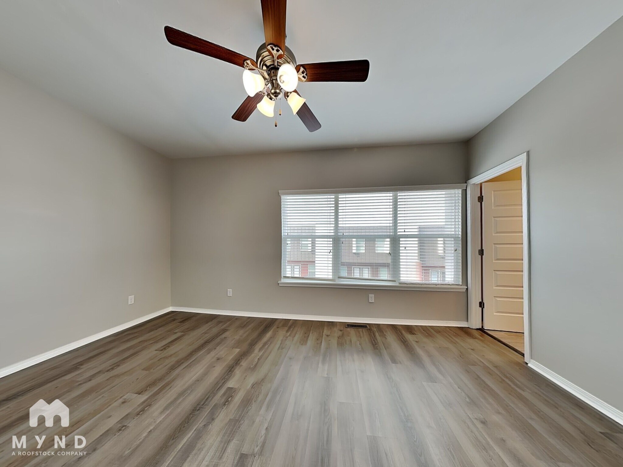 Building Photo - 122 E Sycamore St