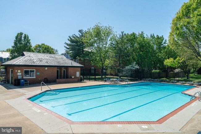 Building Photo - 3011 S Buchanan St