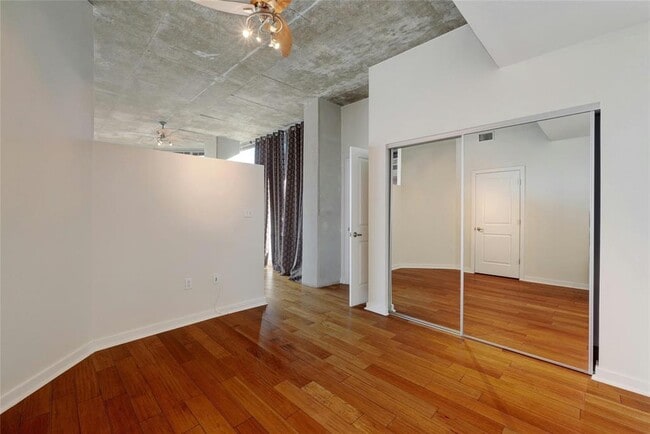 Building Photo - 360 Nueces St