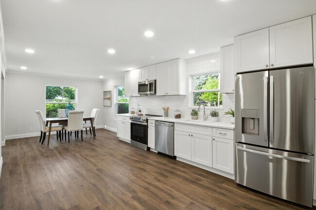 Building Photo - 4816 W Mockingbird Ln