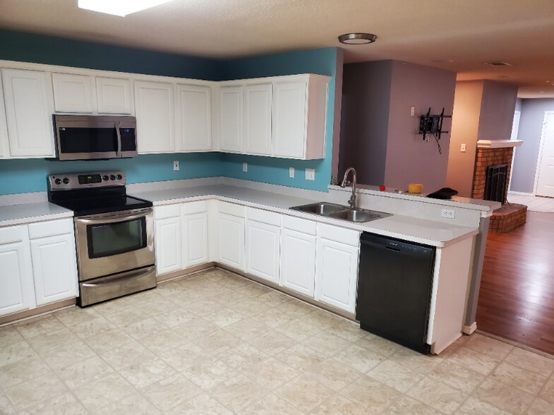 Building Photo - 1036 Scenic Dr