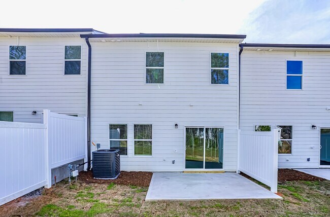 Building Photo - 207 Broad Banyan Ct