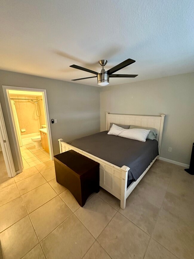 Building Photo - 1050 Crystal Way