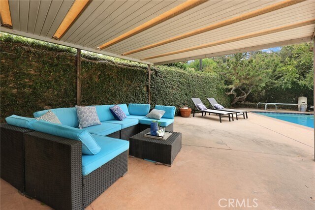 Building Photo - 1647 N Santa Anita Ave