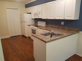 Building Photo - 300 Campbell Cir