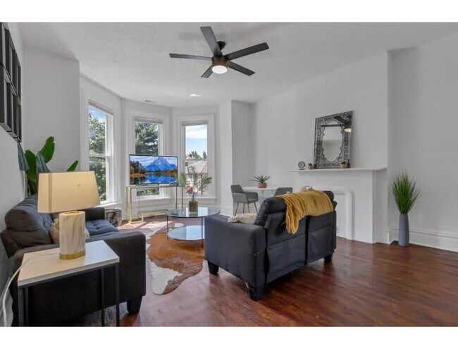 Building Photo - The Artist's Apt. | 2BR | Short North | +Parking