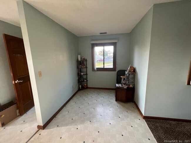 Building Photo - 1302 Summer Hill Dr