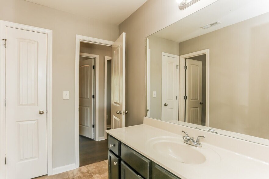 Building Photo - 3512 Sandy Bank Dr