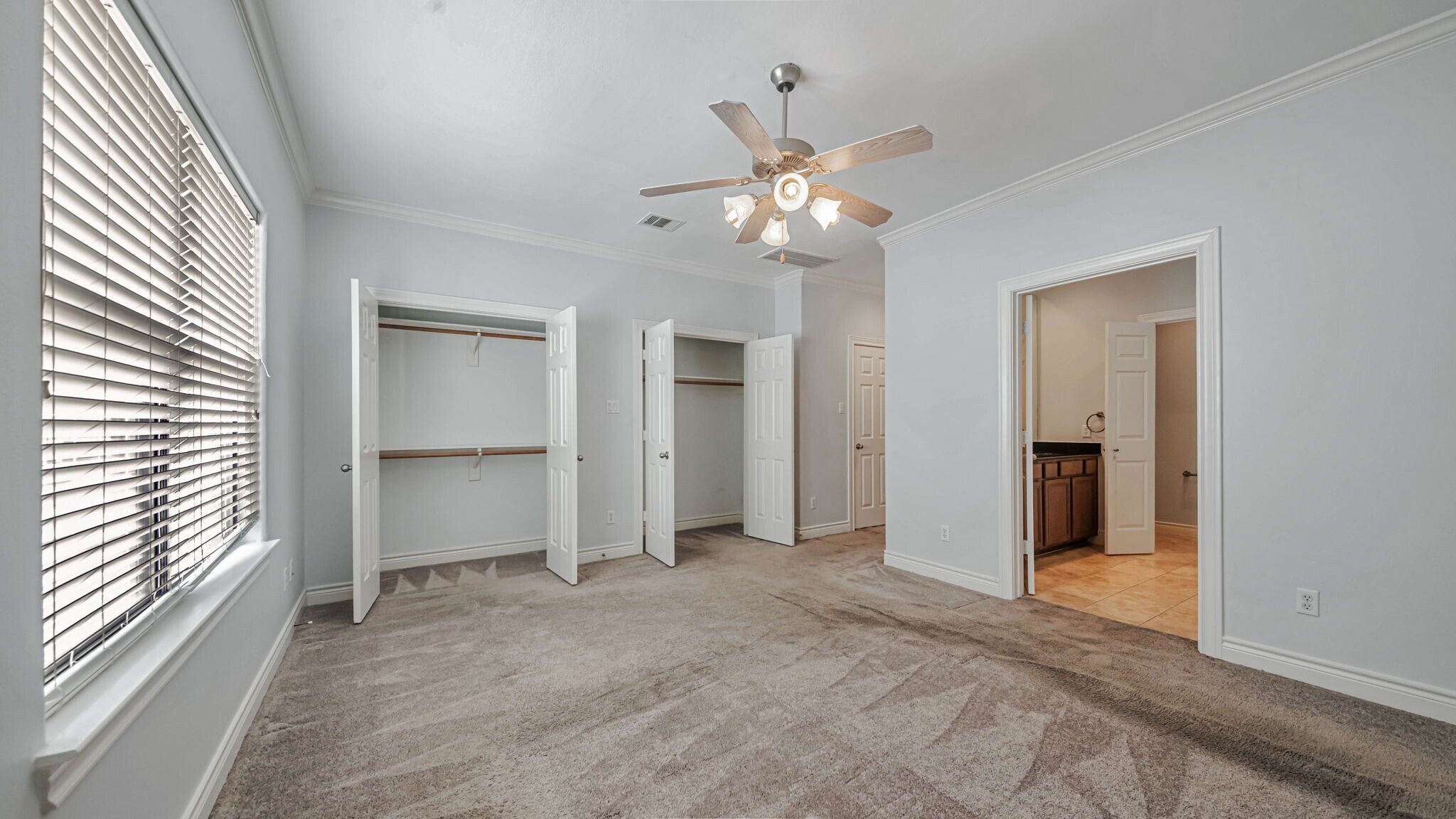 Building Photo - 9134 Lakes At 610 Dr