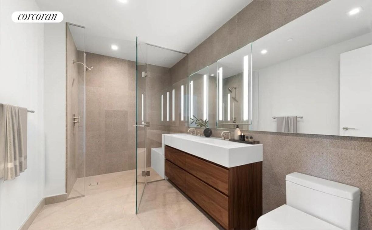 Building Photo - 360 E 89th St