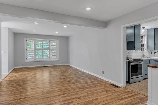 Building Photo - 314 Woodberry Dr