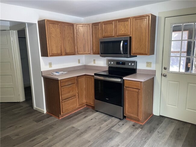 Building Photo - 7 Wells Ave