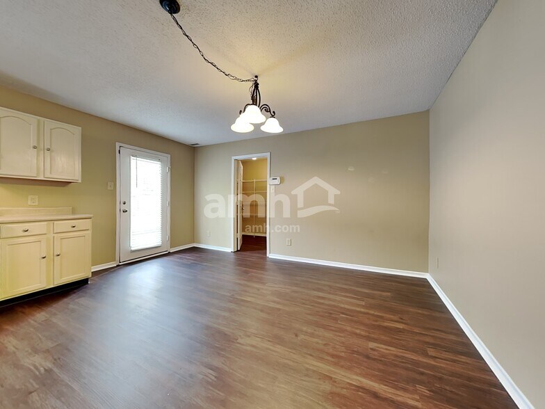 Building Photo - 10215 Noble Ct