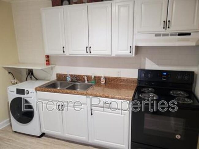 Building Photo - 402 Shaw St