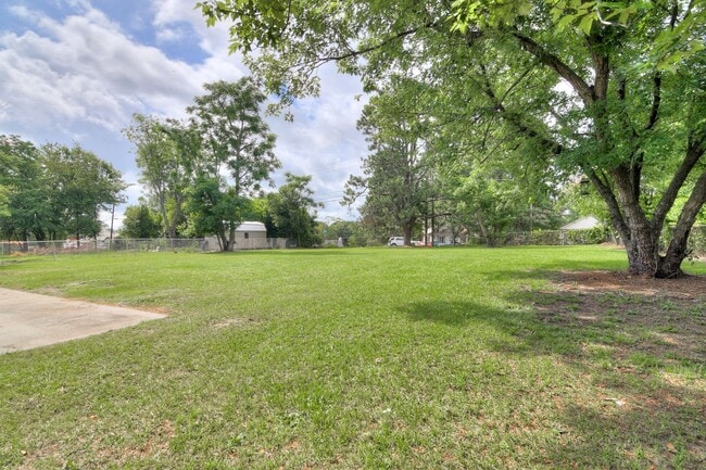Building Photo - 3 Bedroom Ranch