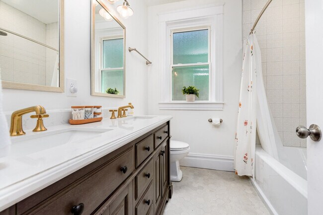 Building Photo - 3971 Juniata St