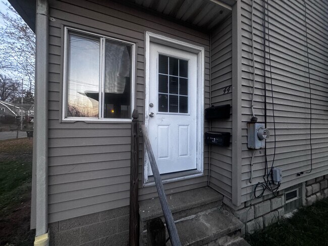 Building Photo - 44 E Brookside Ave