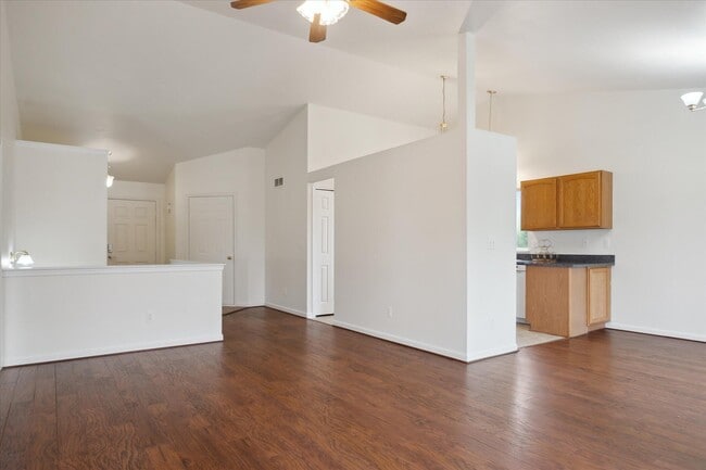 Building Photo - 620 Bristol Dr