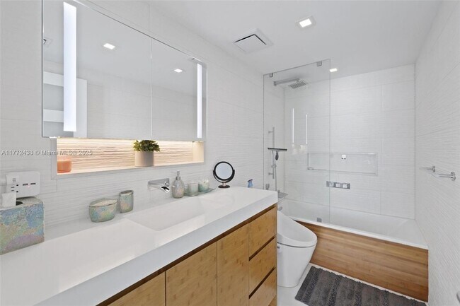 Building Photo - 5401 Collins Ave
