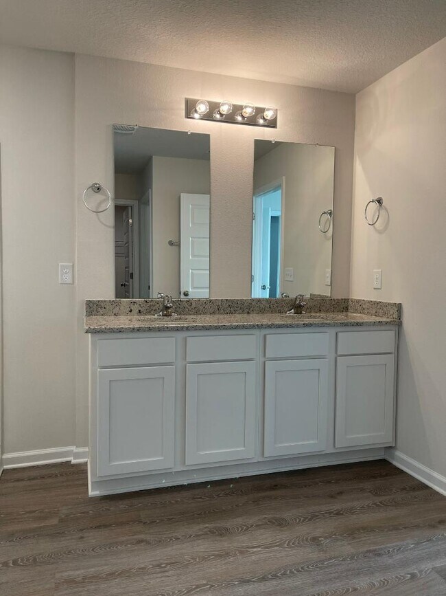 Building Photo - 3994 Whitetail Ln