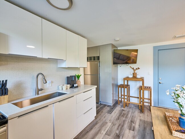 Building Photo - 2020 Washington St