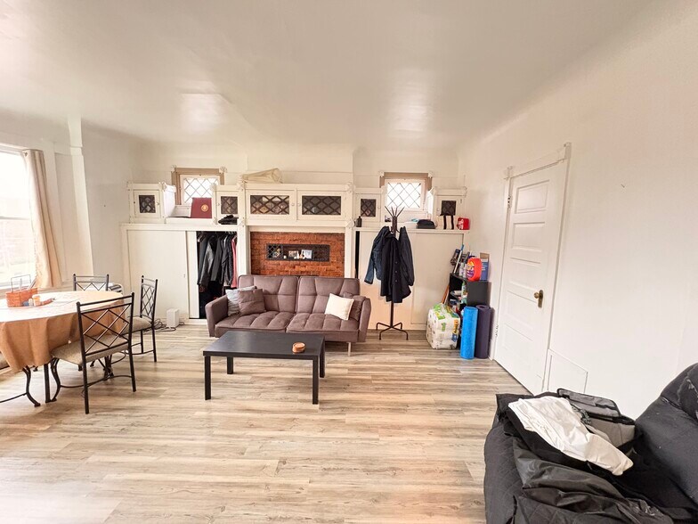 Building Photo - 5718 Ellsworth Ave