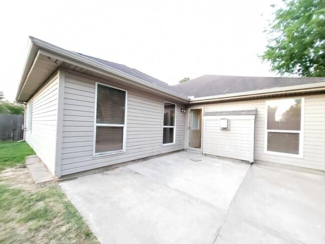 Building Photo - 10611 Sunswept Fields Ln
