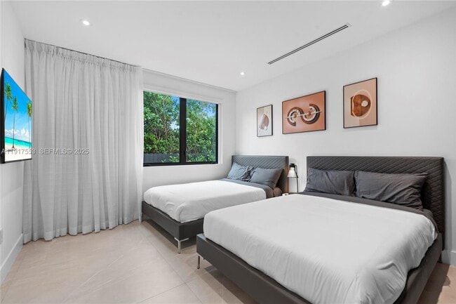 Building Photo - 1881 NE 196th Terrace