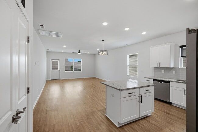 Building Photo - 3707 Clementine Ln