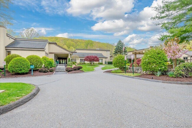 Building Photo - 668 Heritage Hls