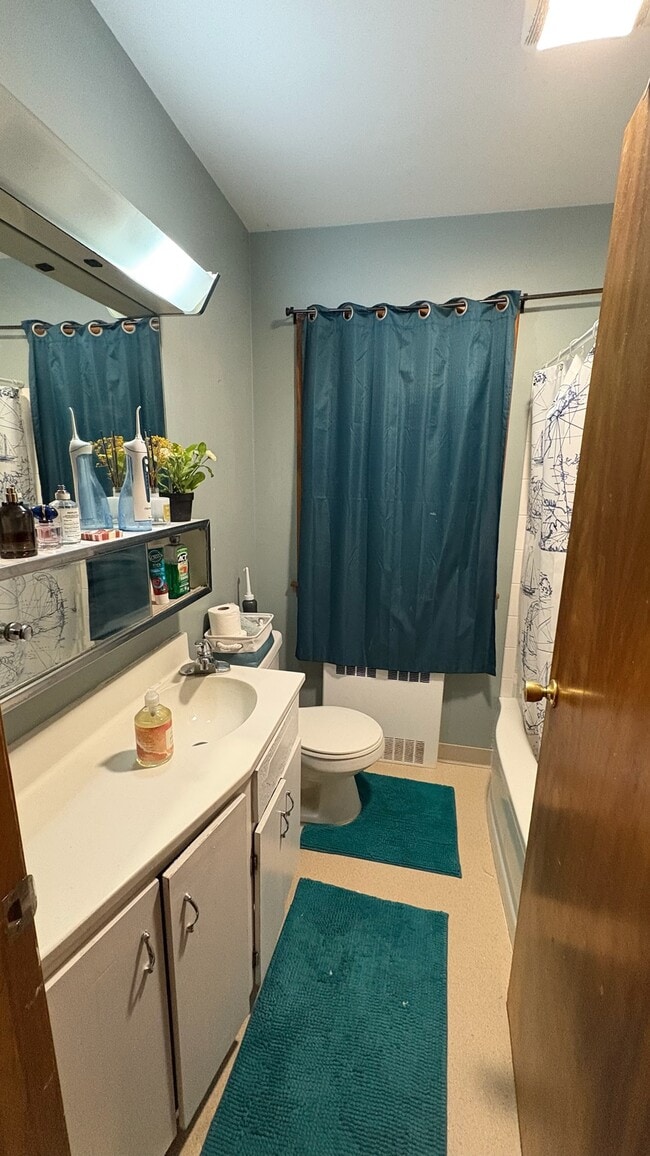 Building Photo - 1320 Main St