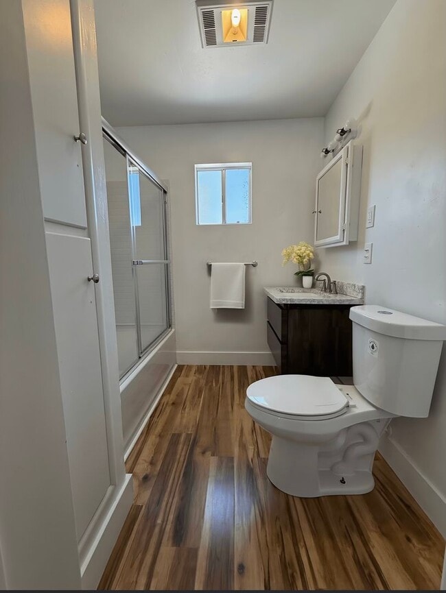 Building Photo - **For Rent: 2-Bedroom Home in Carmichael**