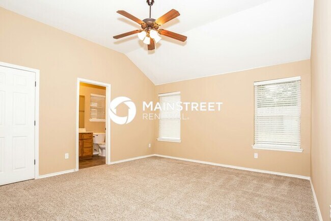 Building Photo - 4 Bedroom Pet-Friendly Home in Norman, OK with Main Street Renewal