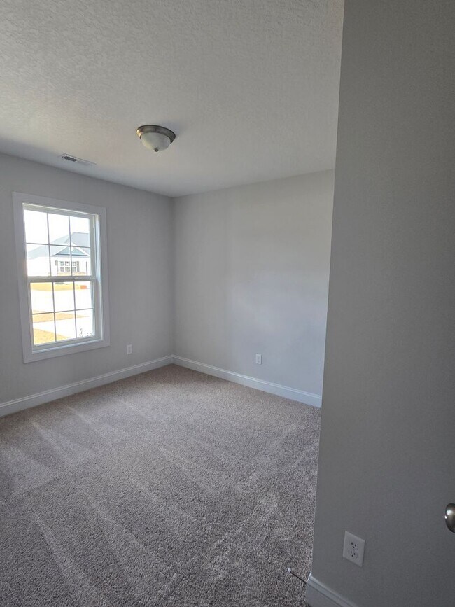 Building Photo - 918 Uplands Ln