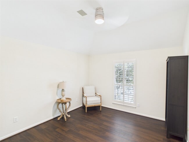 Building Photo - 5810 Parkdale Ct